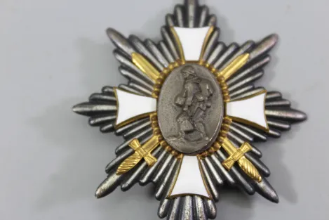 Originales Deutsches Feld-Ehrenzeichen Hamburg 11 im Top Zustand