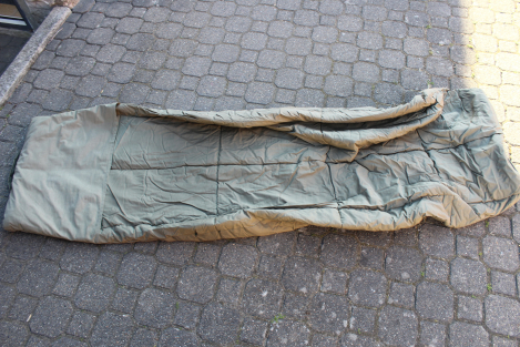 Preview: Original East German Army (NVA) Mummy Sleeping Bag for Officers – GDR Sleeping Bag with Mosquito Net