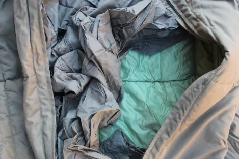 Original NVA Mumienschlafsack Offizier – DDR Schlafsack mit Moskitonetz