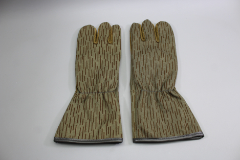 Preview: Original NVA Three-Finger Gloves, Strichtarn Camouflage – GDR Military Gloves