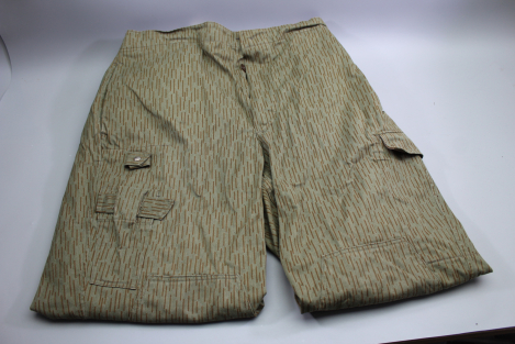 Preview: DDR NVA Fallschirmjäger Tarn Strich Fallschirmjäger Hose mit Aufnahme Fallschirmspringermesser M48