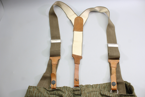 DDR NVA Fallschirmjäger Tarn Strich Fallschirmjäger Hose mit Aufnahme Fallschirmspringermesser M48