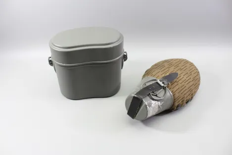 Originale DDR NVA Feldflasche mit Essgeschirr