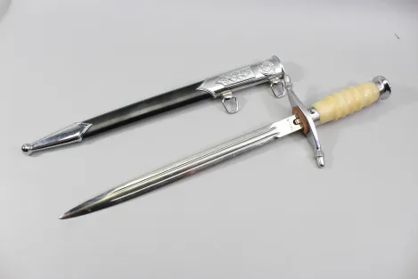 Originaler DDR NVA Offiziersdolch der Landstreitkräfte mit Gehänge, Mühlhausen