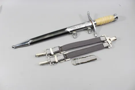 Originaler DDR NVA Offiziersdolch der Landstreitkräfte mit Gehänge, Mühlhausen