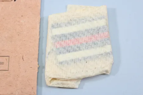 Kriegsverdienstkreuz 2. Klasse mit Schwertern mit Tüte 1939 mit Packpapier für das Band