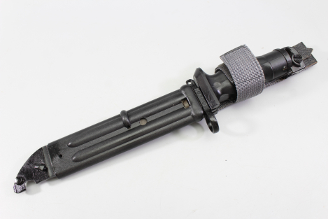Preview: Kampfmesser 87 Überlebensmesser KM 87 der Nationalen Volksarmee mit kompl. Überlebenskapsel im Griff, original