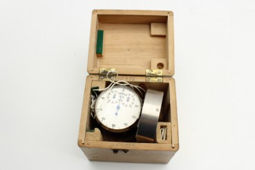 Windmesser um 1927 Anemometer Tischgerät mit Prüfzettel, Zoologisches Instrument mit Marke