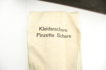 Ww2 Wehrmacht KFZ Verbandskasten, Kübel, Fahrzeug mit orig. Packzettel, Anleitungen, befüllt