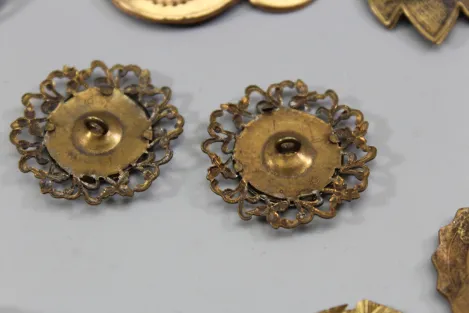 Konvolut Schnallen und diverses aus alter Uniformschneiderei