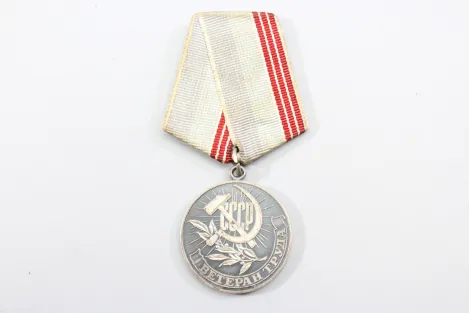 Sowjetische Medaille „Veteran der Arbeit“,  gestiftet 1974