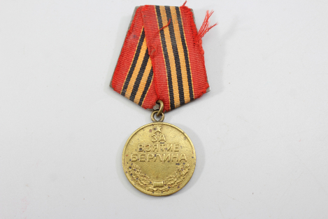 Sowjetische Medaille „Für die Einnahme Berlins“ 1945