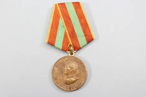 Sowjetische Medaille „Für heldenmütige Arbeit im Großen Vaterländischen Krieg 1941–1945