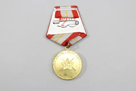 Sowjetische Medaille "60 Jahre Streitkräfte der UdSSR".