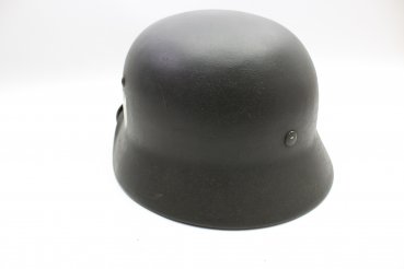 Wehrmacht M 40 EF 66/21478 steel helmet with wearer's name and a badge in top condition