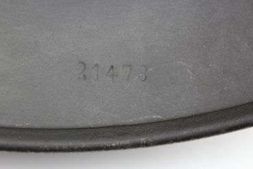 Wehrmacht M 40 EF 66/21478 Stahlhelm mit Trägername, einem Abzeichen im Top Zustand