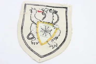 Unknown sleeve badge fabric, lion with red tongue and iron cross width approx.