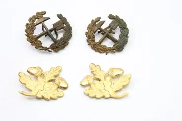 2 collar badges - Freikorps collar tabs and 2x Voluntary Labor Service cap badges