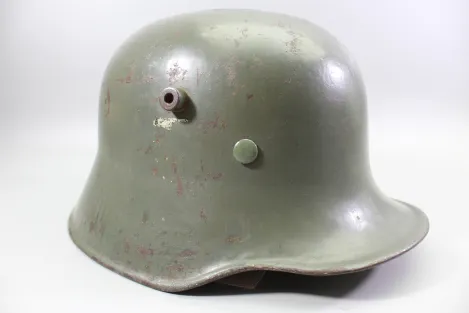 Deutscher M18 Stahlhelm mit Trägername und „Nobelriemen“ sowie Einheit Pionier-Bataillon 20 aus Hamburg – Harburg, ehem. Doppelemblem