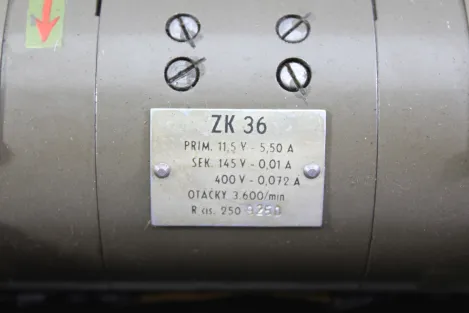 Elektromechanischen Rota­tions­um­former (Typ „ZK 36“) im Gehäuse