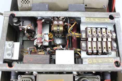 Elektromechanischen Rota­tions­um­former (Typ „ZK 36“) im Gehäuse