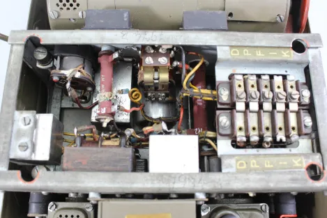 Elektromechanischen Rota­tions­um­former (Typ „ZK 36“) im Gehäuse