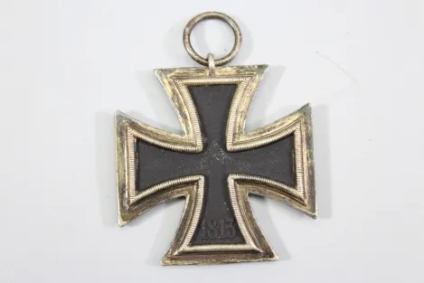 EK2 Eisernes Kreuz 2. Klasse 1939 unleserlicher Hersteller. Dreiteilig magnetisch.Originaler Fundzustand