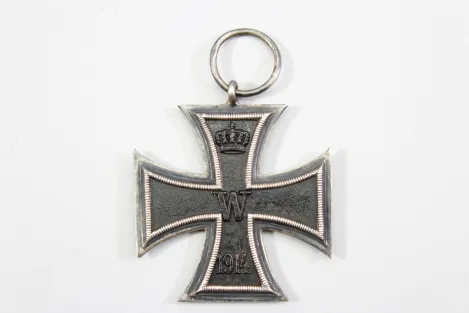 1. Weltkrieg, Eisernes Kreuz 2.Klasse 1914, Hersteller "FR" im Bandring für Gebrüder Friedländer, Berlin, originaler Fundzustand ungereinigt