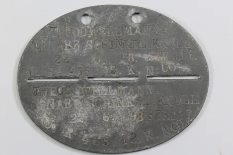 Originaler Nachlass des Soldaten Theodor Wellmann aus dem 1. & 2. Weltkrieg, Tapferkeitsmedaille als Musketier bei Liuilly Marne 02.09.1918 mit Gravur, Urkunde, Wehrpass