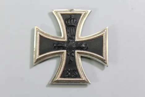 Originaler Nachlass des Soldaten Theodor Wellmann aus dem 1. & 2. Weltkrieg, Tapferkeitsmedaille als Musketier bei Liuilly Marne 02.09.1918 mit Gravur, Urkunde, Wehrpass