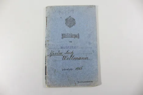Originaler Nachlass des Soldaten Theodor Wellmann aus dem 1. & 2. Weltkrieg, Tapferkeitsmedaille als Musketier bei Liuilly Marne 02.09.1918 mit Gravur, Urkunde, Wehrpass