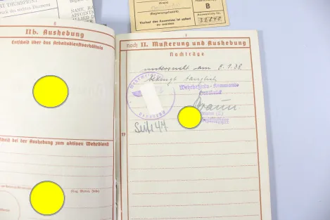 Originaler Nachlass des Soldaten Theodor Wellmann aus dem 1. & 2. Weltkrieg, Tapferkeitsmedaille als Musketier bei Liuilly Marne 02.09.1918 mit Gravur, Urkunde, Wehrpass