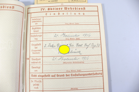 Originaler Nachlass des Soldaten Theodor Wellmann aus dem 1. & 2. Weltkrieg, Tapferkeitsmedaille als Musketier bei Liuilly Marne 02.09.1918 mit Gravur, Urkunde, Wehrpass