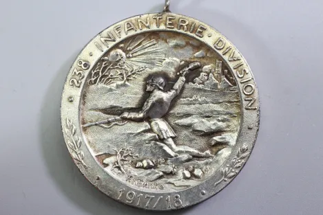 Originaler Nachlass des Soldaten Theodor Wellmann aus dem 1. & 2. Weltkrieg, Tapferkeitsmedaille als Musketier bei Liuilly Marne 02.09.1918 mit Gravur, Urkunde, Wehrpass