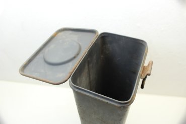 Sheet metal tea container for field kitchen
