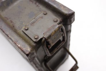 Wehrmacht MG Munitionskasten aus Blech, Einheit und Beschriftung