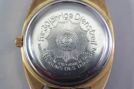 DDR Glashütte Herren Armbanduhr Spezimatic 26 Rubis für 30 jährige Dienstzeit in den Organen des Ministeriums des Inneren