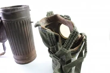 Gas mask can, manufacturer ebu 43 with gas mask 1937