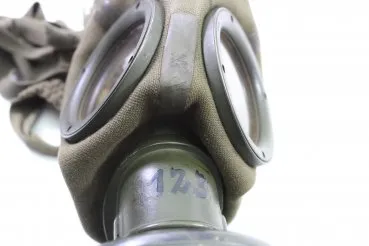 Gas mask tin 1936, mask with wearer's name and unit