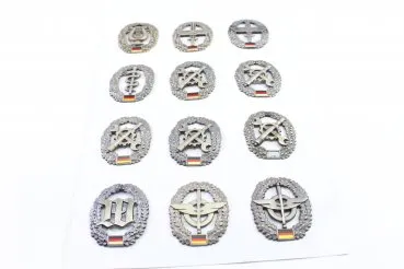 Lot of 13 beret badges BW on paper sheet