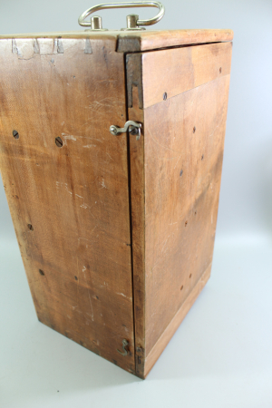 Preview: Originale Schmidtsche Feldwaage zum Erkunden von Bodenschätzen 1937 im Transportkasten