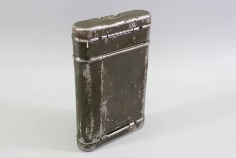 Bundeswehr, Reinigungsgerät für Gewehr, datiert 1962, für Gewehr, deckelinnenseitig gestempelt Originallack