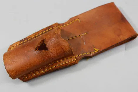 Koppelschuh Leder, Nähte geschlossen