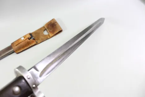 Brazil, Model 1908 bayonet for Mauser rifles with leather scabbard; manufacturer: Simson & Co., Suhl.