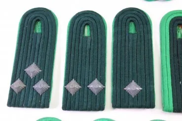 Lot of 18 shoulder boards of the NVD DDR, contemporary pieces