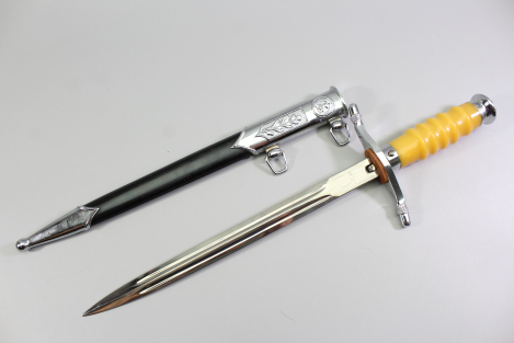 Originaler DDR, NVA Dolch für Offiziere der Landesstreitkräfte Mühlenhausen mit Gehänge im originalen Etui mit Urkunde