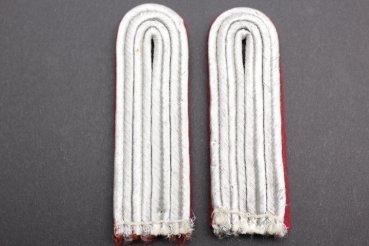 Ww2 Wehrmacht / pair of shoulder boards of a lieutenant in the artillery