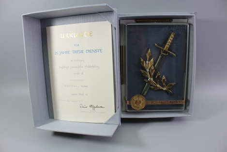 NVA Ehrengeschenk 25 Jahre Treue Dienste KOMPLETT: Miniaturdolch & seltene Urkunde 1990 (Rainer Eppelmann)