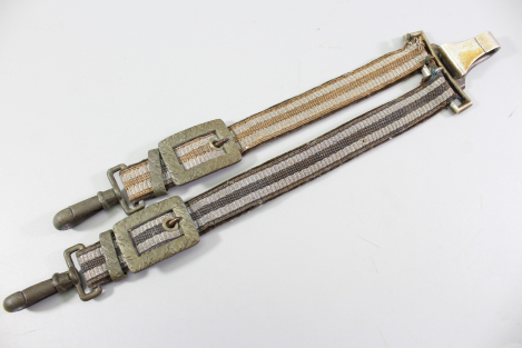 Excellent Luftwaffe officer’s dagger with an orange grip, made by SMF, Solingen. Includes acceptance stamp and hangers.