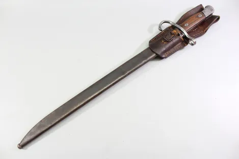 Japanisches Typ-30-Bajonett für Arisaka-Gewehre mit Koppelschuh